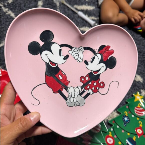 Bundle of 9 Melamine Plates - Picture 11 of 12